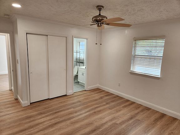5th image of 633 Camborne Ave NE