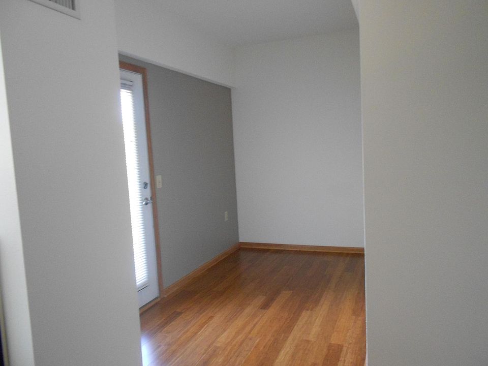 Living room nook / door to balcony