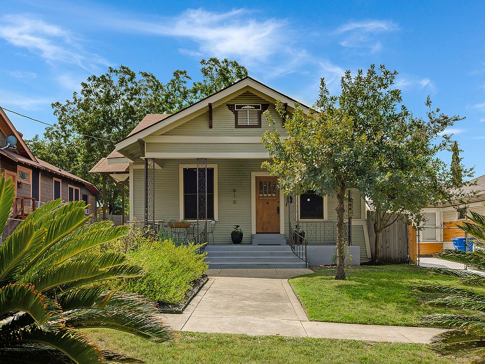 1st image of 610 W Mistletoe Ave