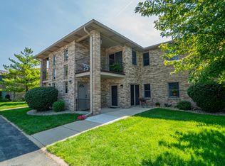 921 Cedar Dr, Crown Point, IN 46307