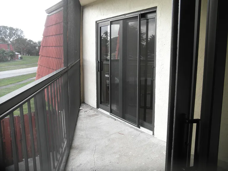 3896 Victoria Dr — Photo 11