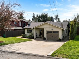 733 Miller Ave, Saanich, BC V8Z 3C9