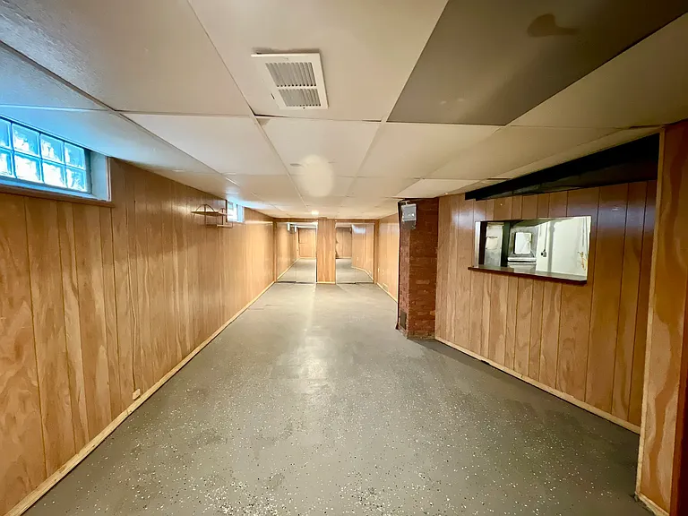 20489 Beech Daly Rd — Photo 12