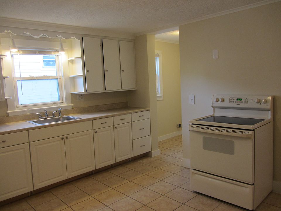 1st image of 63 Bradbury St #202