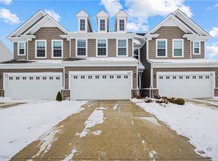 684 Harbour Town Ct, Avon Lake, OH 44012