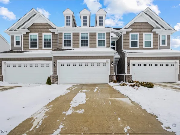684 Harbour Town Ct, Avon Lake, OH 44012
