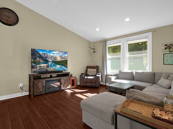 3rd image of 12630 Adeline Cir