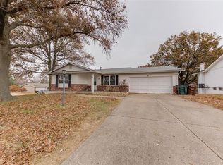 30 N Hillview Dr, Saint Peters, MO 63376