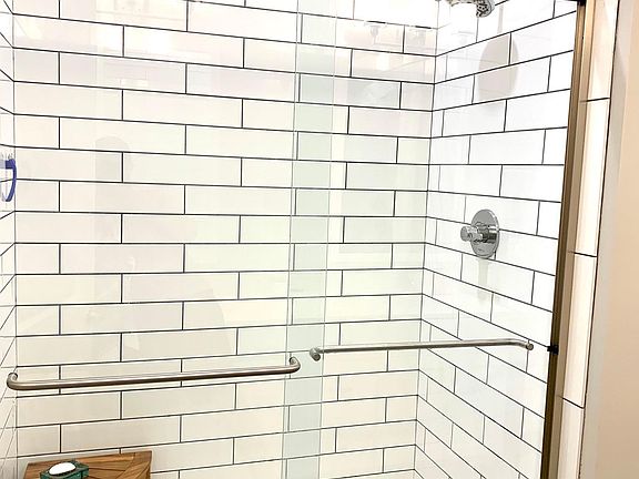 5th image of 1414 Broadview Ave #105