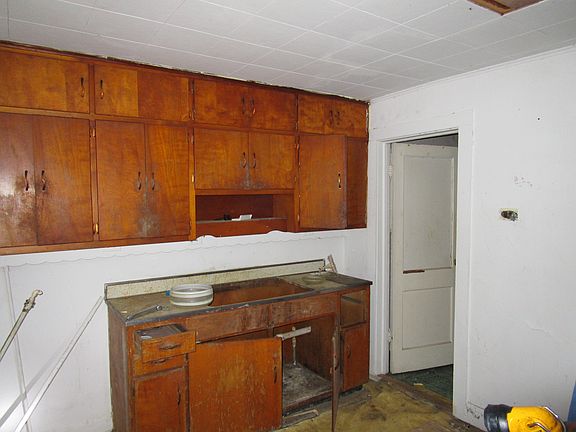 5th image of 209 N Traub Ave