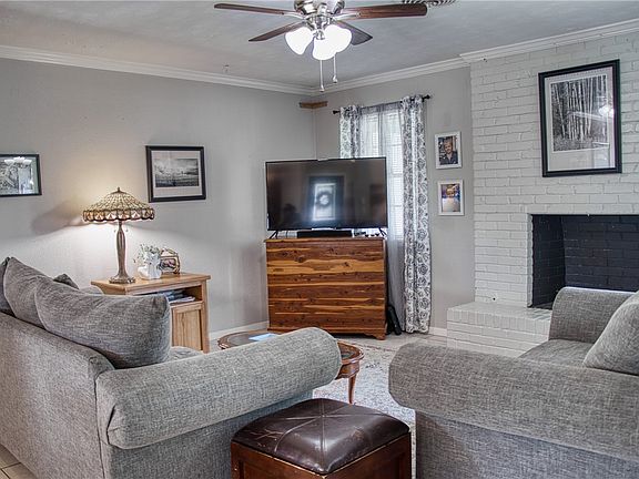 4th image of 3613 Oak Ridge Dr