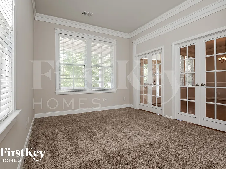 228 Silverwood Ln — Photo 14