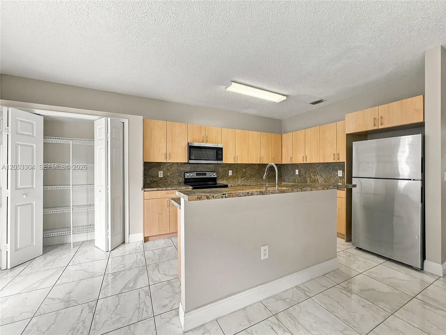 Towngate Condo Three — Photo 2