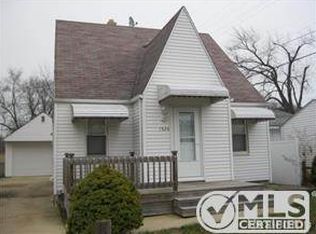 1526 Beechwood St, Monroe, MI 48162