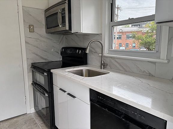 2nd image of 326 Dartmouth Ave