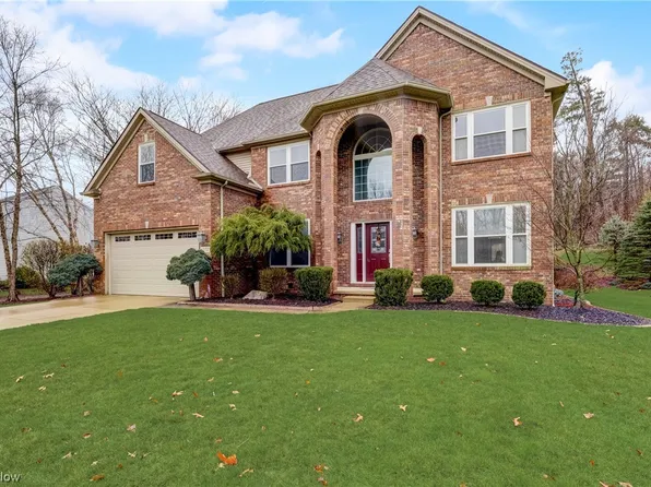 8557 Deep Cove Dr, Sagamore Hills, OH 44067