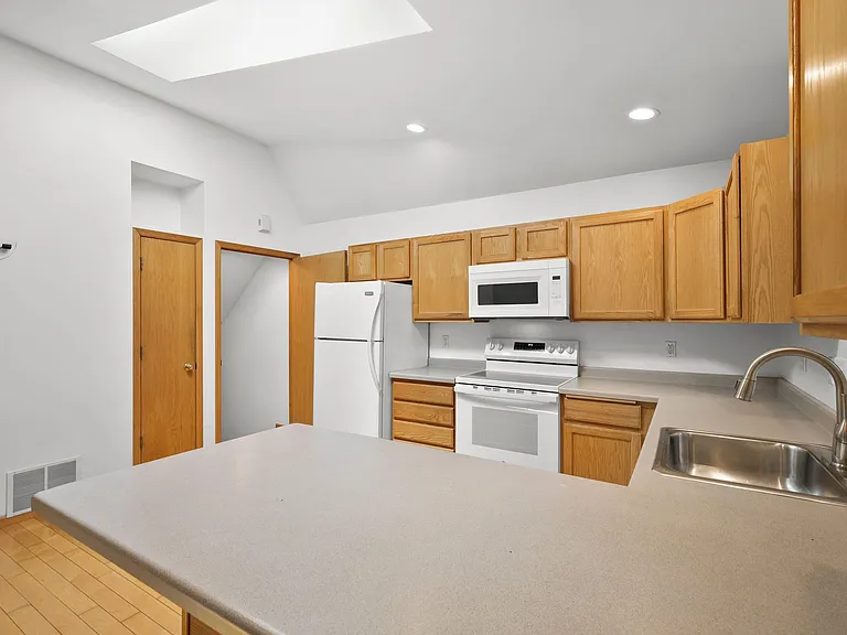 1652 Washington St — Photo 21