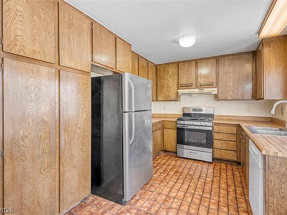 4th image of 4785 Millbrook Ct