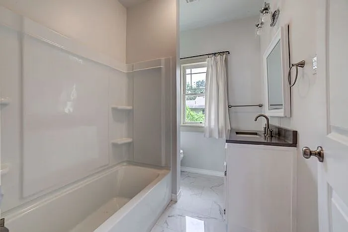 1155 N Main St — Photo 14