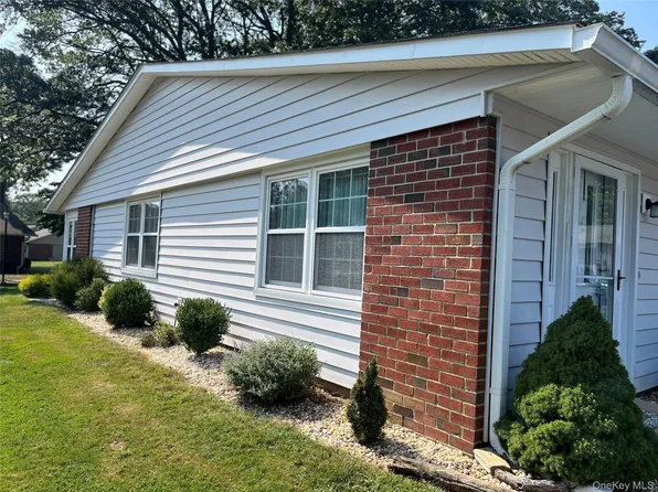 186 Ventry Court #D, Ridge, NY 11961