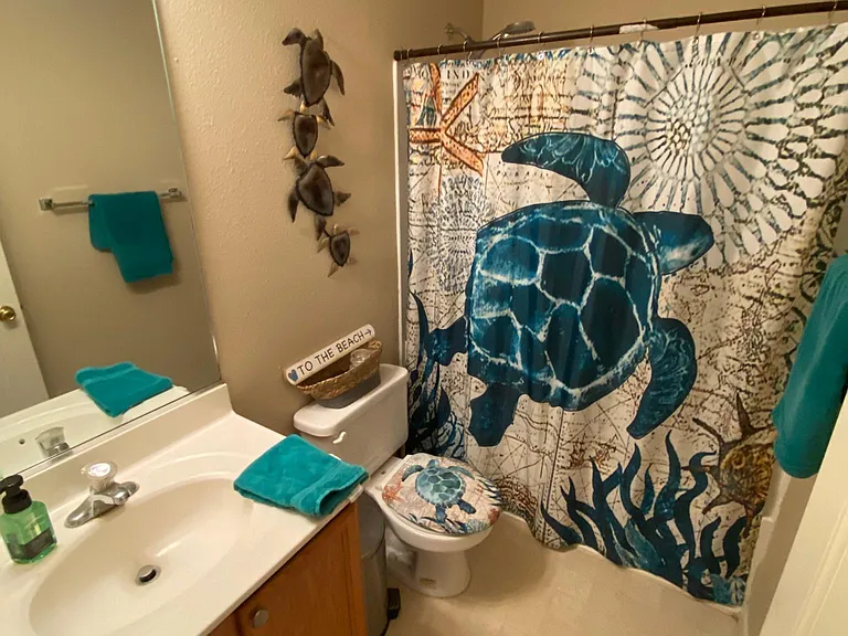 Full bath upstairs