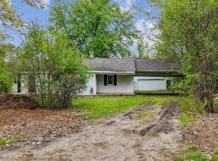2071 Beyer Ln, Sterling Heights, MI 48314