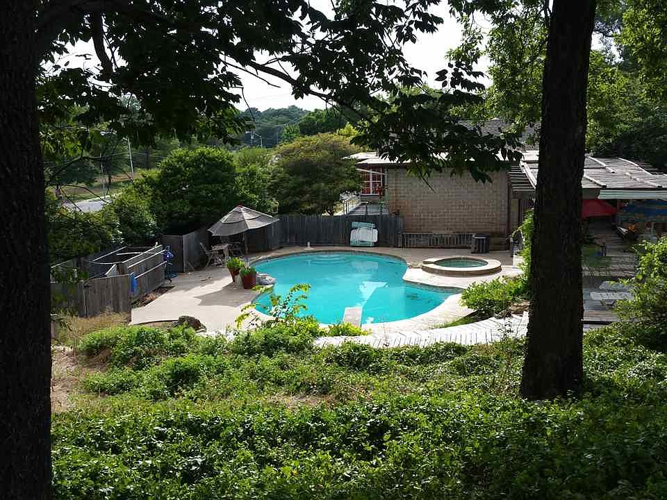 1st image of 328 W Broadway Ave