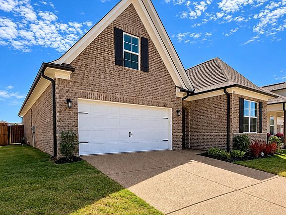 2nd image of 838 W Quitman Ct