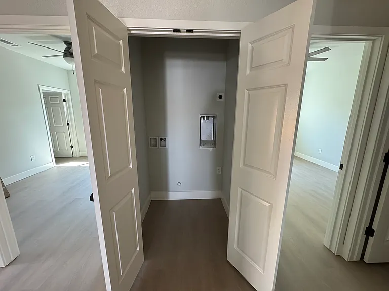 1702 N Funston Ave — Photo 8