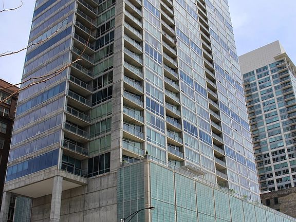 3rd image of 611 S Wells St #1706