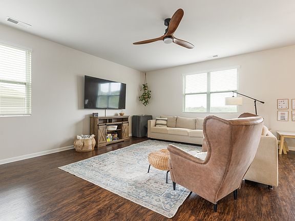 3rd image of 905 Aberdeen Ct