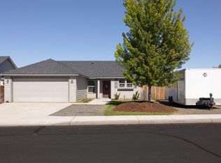 2721 NE 6th Dr, Redmond, OR 97756