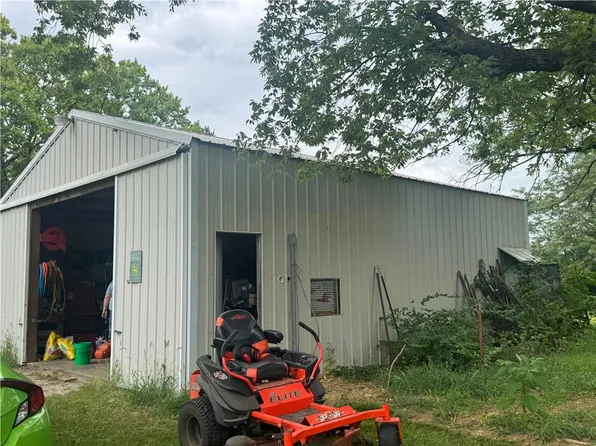16235 S Burlingame Rd, Burlingame, KS 66413