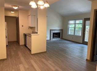 8500 Hilltop Place Ct #I, Saint Louis, MO 63123