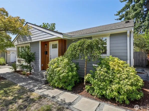 9215 30th Ave SW, Seattle, WA 98126