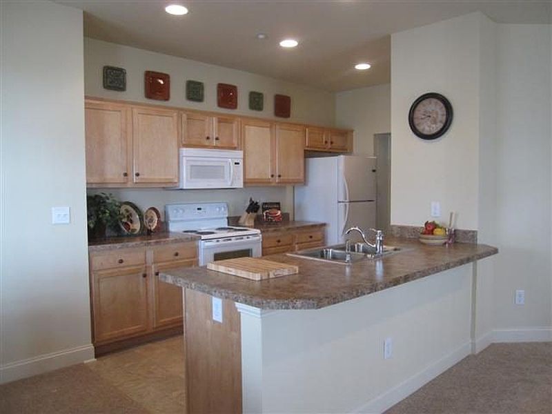 3rd image of 307 KELLY Circle