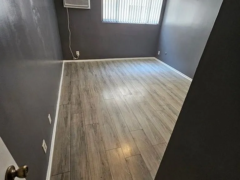 8601 BALBOA — Photo 10