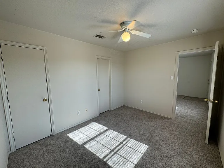 413 Creek St — Photo 15