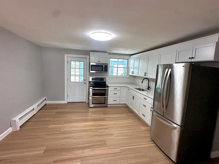 429 Mechanic St #B — Photo 16
