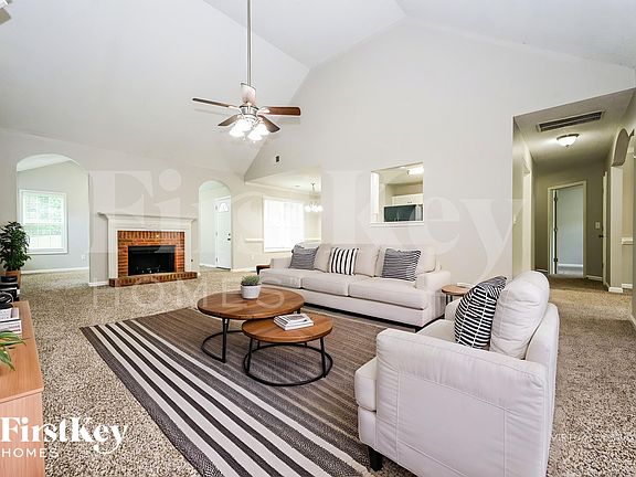 3rd image of 3349 Meadovista Dr