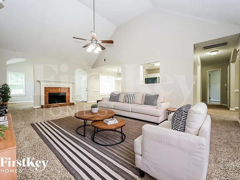 3349 Meadovista Dr — Photo 3