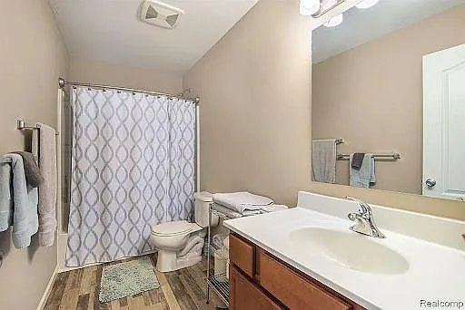 1002 Waters Edge Ln — Photo 10