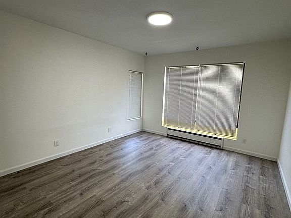 5th image of 125 Bay St APT 1