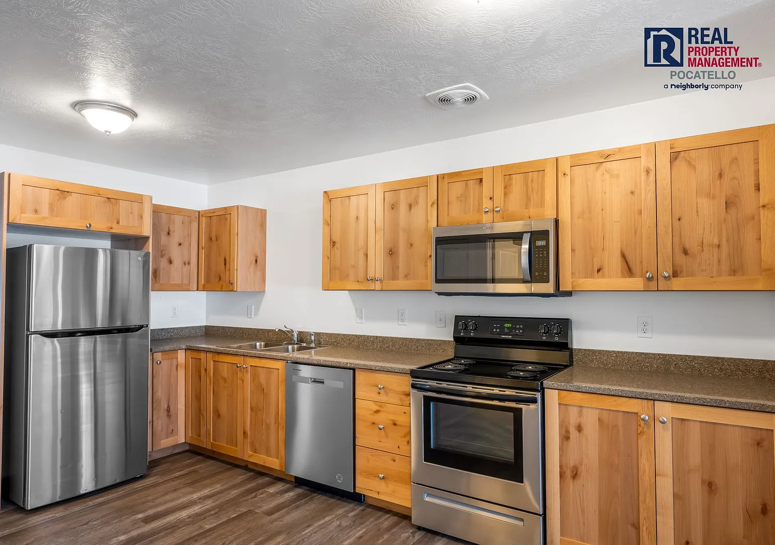 251 W Linden Bld. 9 — Photo 3