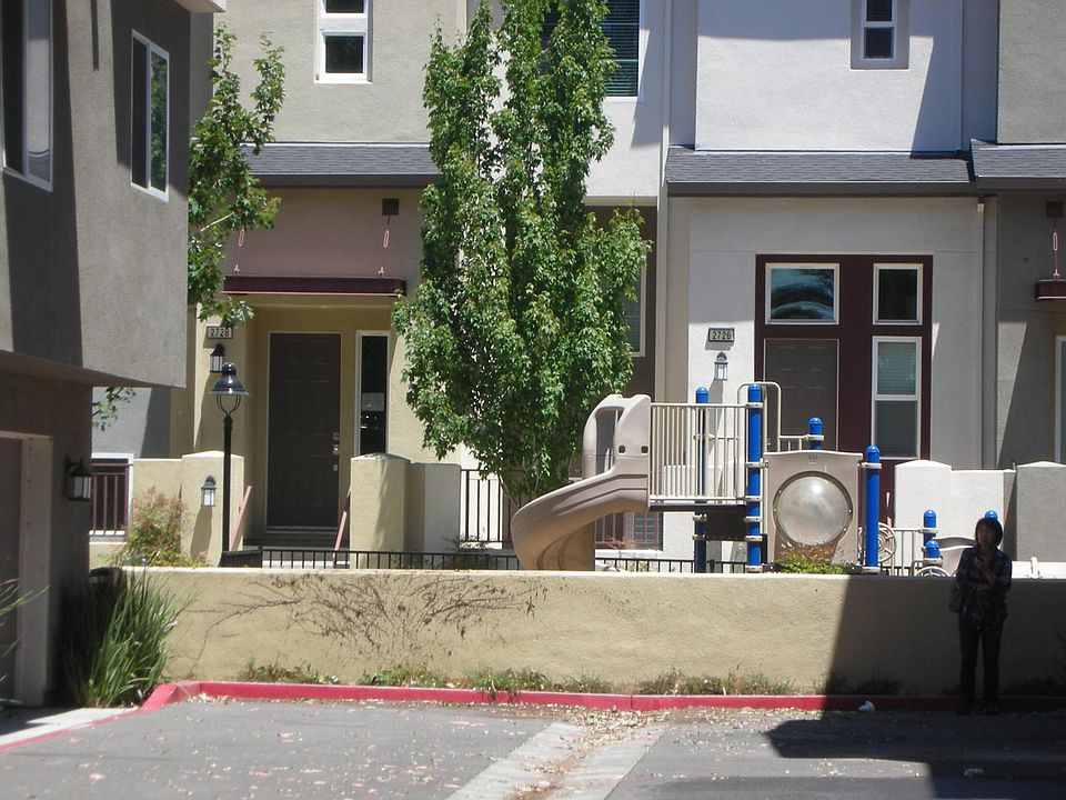 1st image of 2710 Holly St