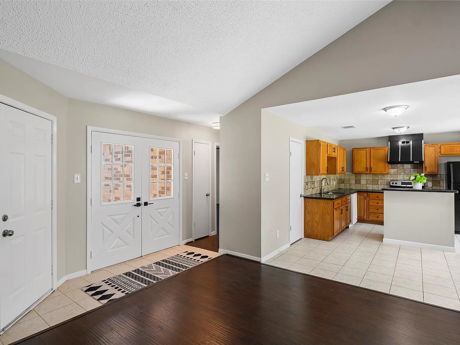 2 bed, 2.0 bath, 1226 sqft, $1,950 — Photo 3
