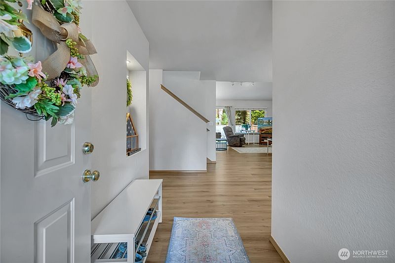 5th image of 3630 Silver Maple Court SE