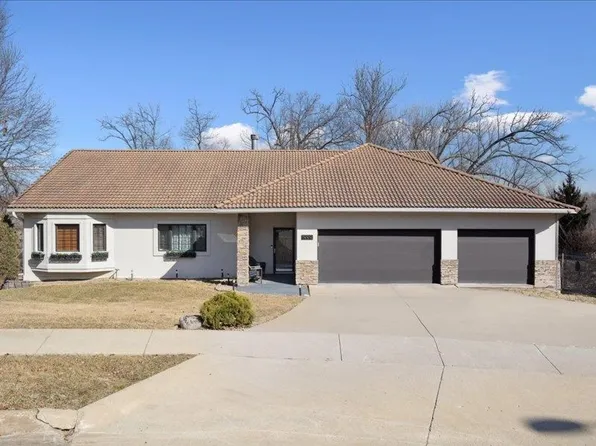 1999 High View Rd, Coralville, IA 52241