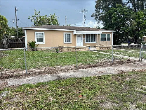 8924 NW 35th Ct Photo 1