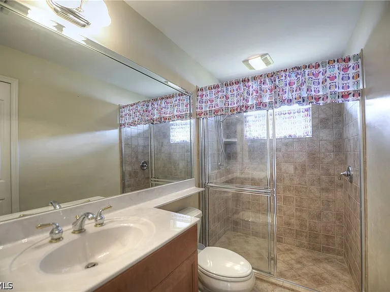 409 SW 7th St — Photo 13